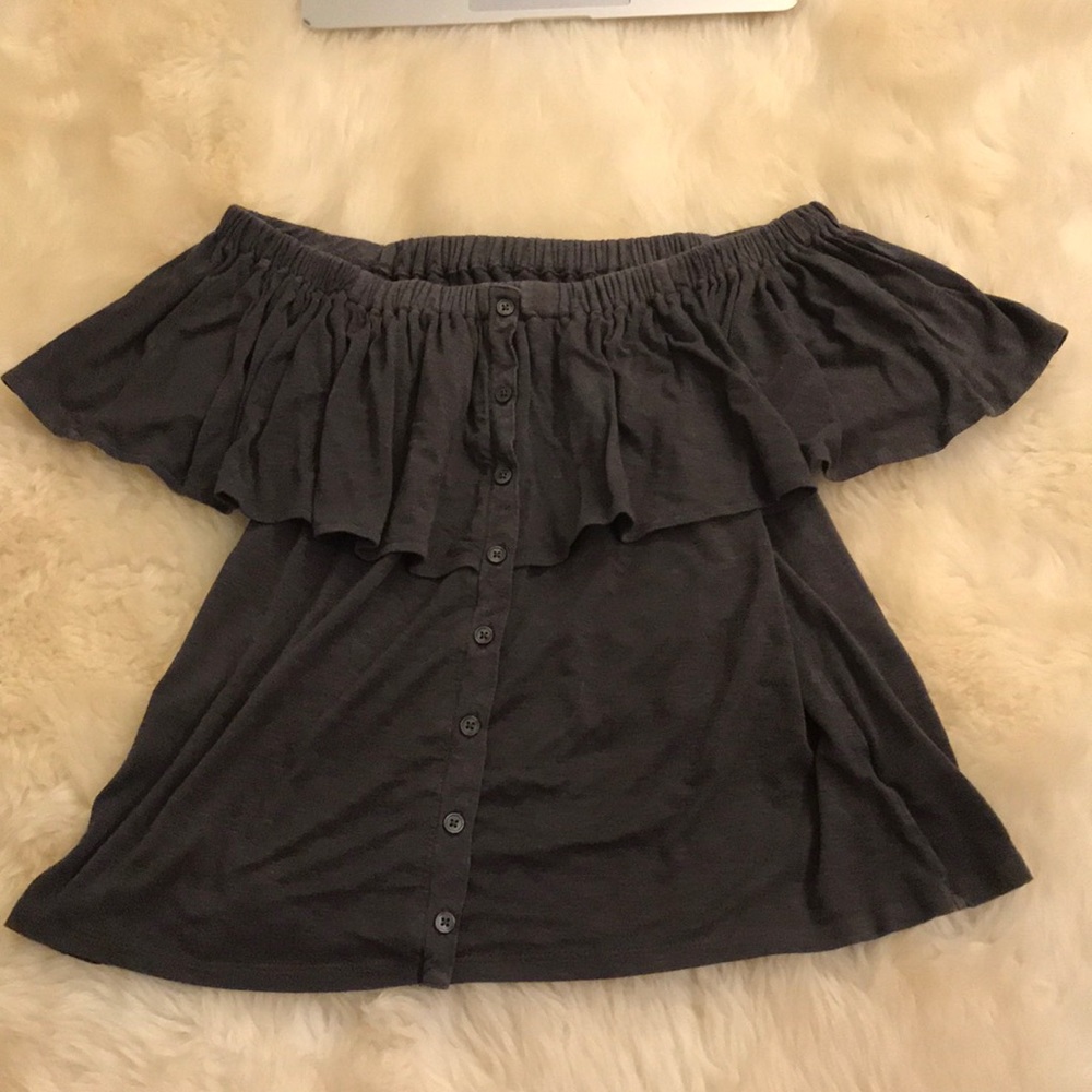 Off the shoulder tee